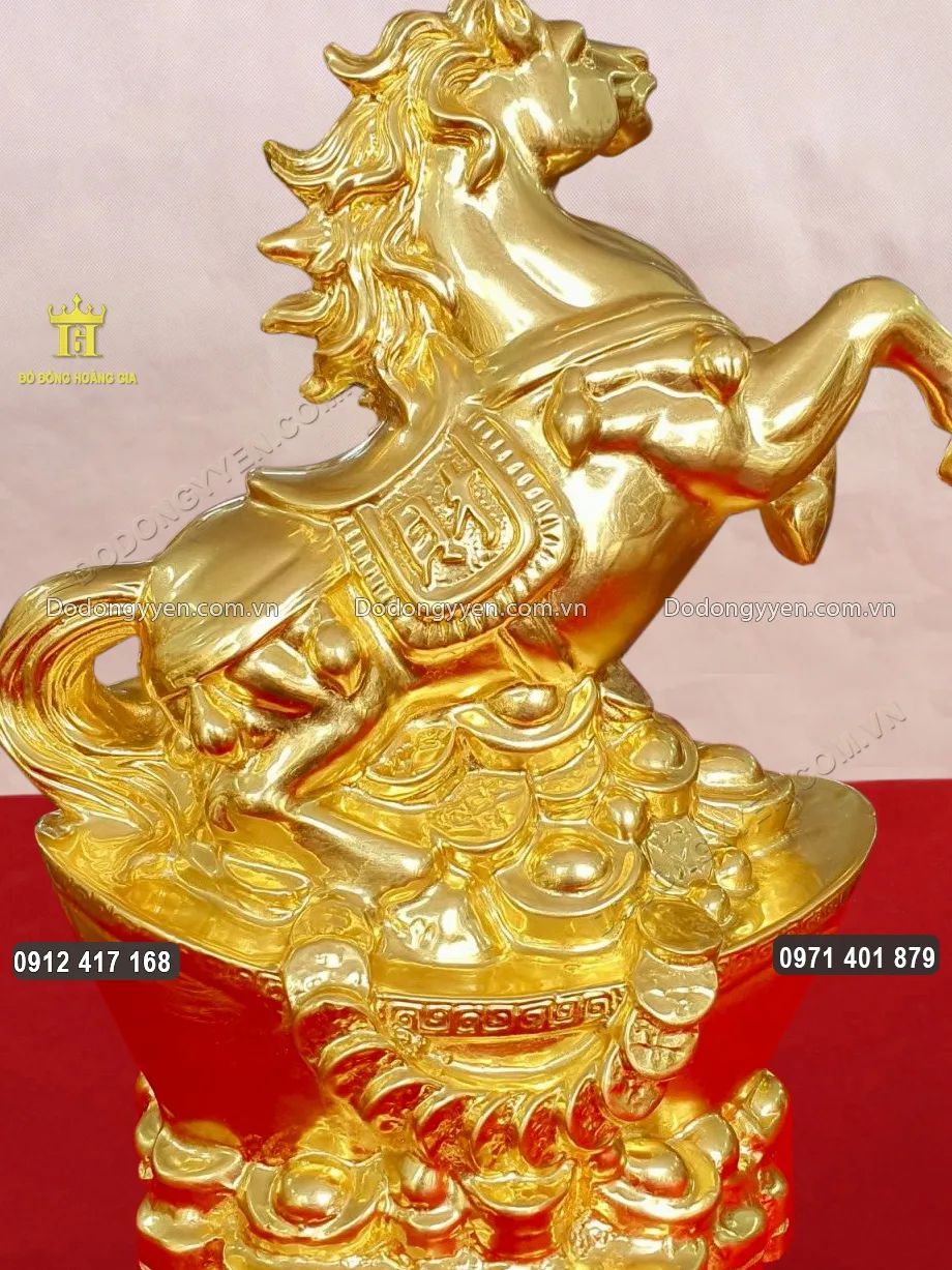 To&agrave;n bộ bề mặt được mạ v&agrave;ng 24K sang trọng